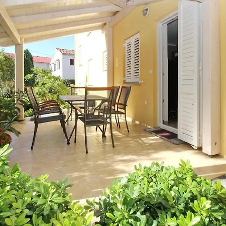 Apartman Modern Eingerichtete Fuer 4 Personen In Einem Haus Mit Mehrere Und Mit Pool Baška
