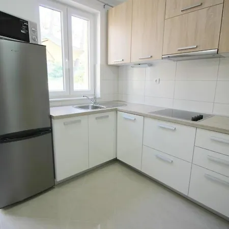 Modern Eingerichtete Fuer 4 Personen In Einem Haus Mit Mehrere Und Mit Pool *