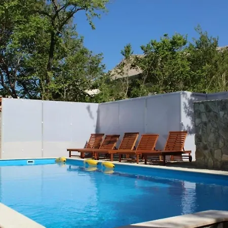 Modern Eingerichtete Fuer 4 Personen In Einem Haus Mit Mehrere Und Mit Pool * Baska (Krk)