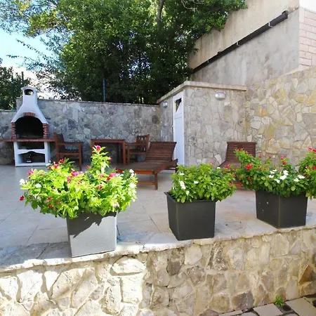 Apartment Modern Eingerichtete Fuer 4 Personen In Einem Haus Mit Mehrere Und Mit Pool Baska (Krk)